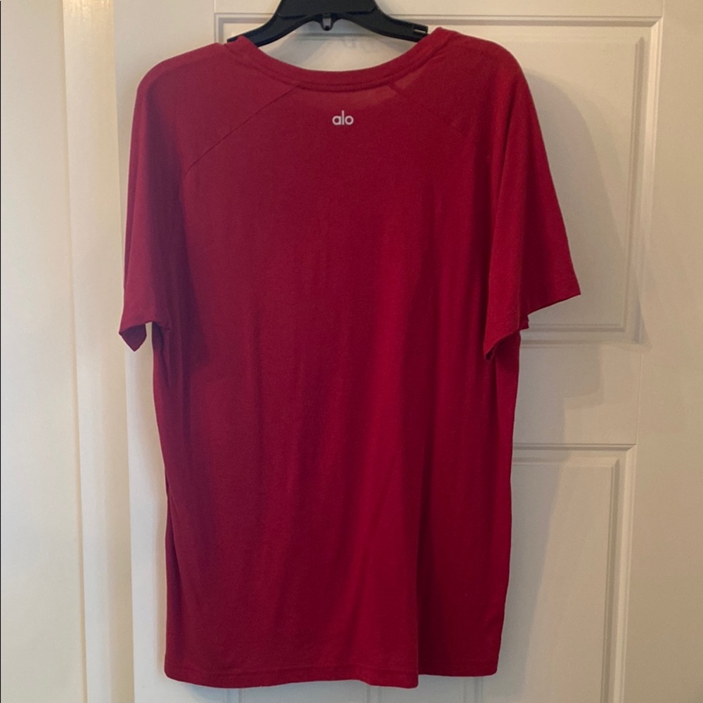 ALO Yoga Men's Vibrant Red Short Sleeve Tee